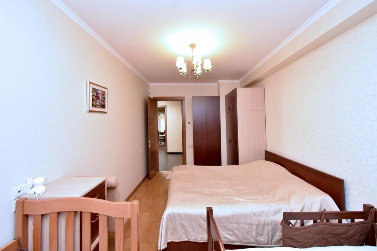 Dos Guest House Erivan Exterior foto