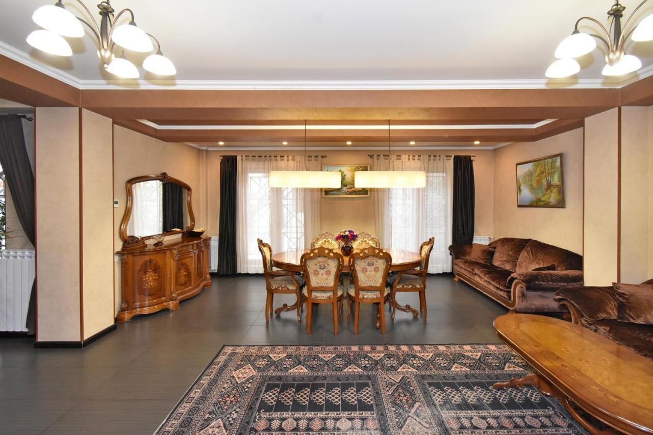 Dos Guest House Erivan Exterior foto